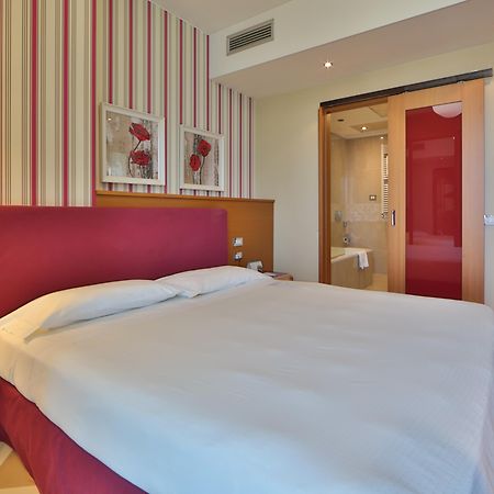 Unahotels The One Milano Hotel & Residence San Donato Milanese Extérieur photo