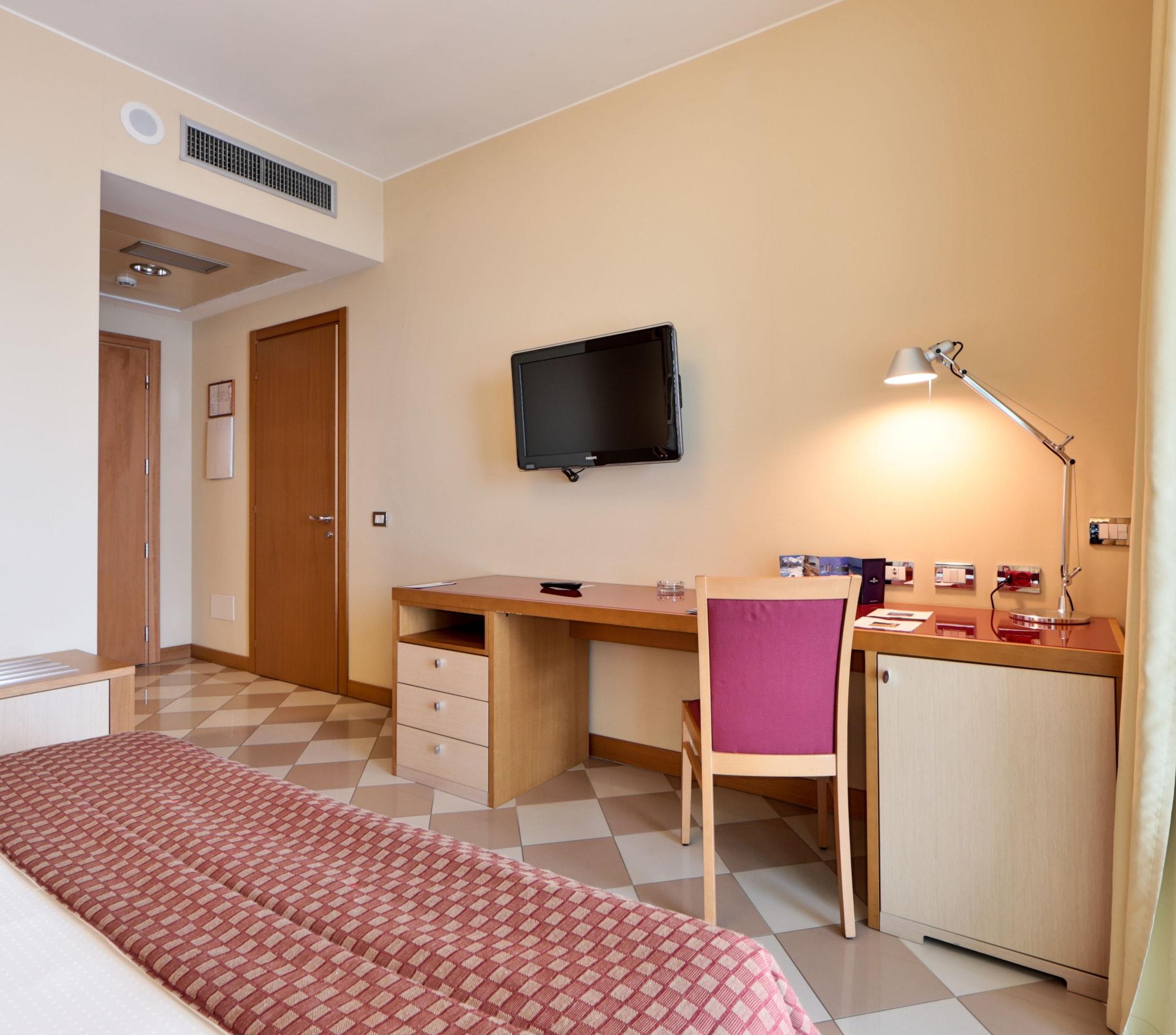 Unahotels The One Milano Hotel & Residence San Donato Milanese Extérieur photo